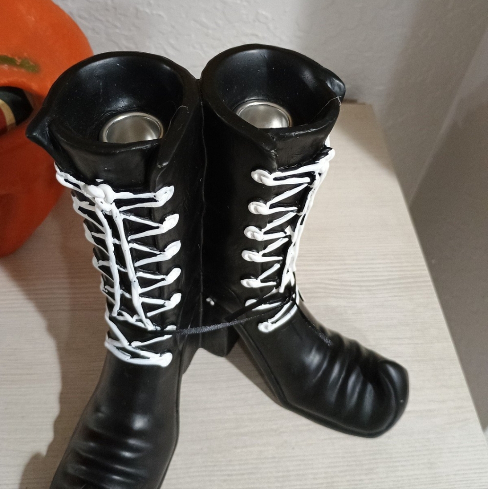 Witch Boots Shoes Candlestick Holders Candle Holder Halloween Spooky Night New - Picture 4 of 5